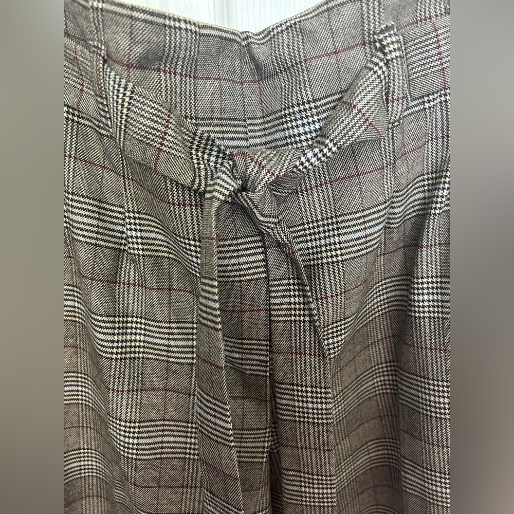 Reitmans Gray Plaid Paperbag Pants. New. - Picture 4 of 7